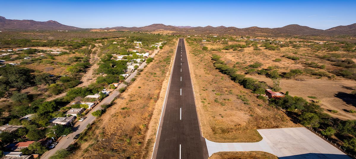 Final approach to Álamos airstrip from the air